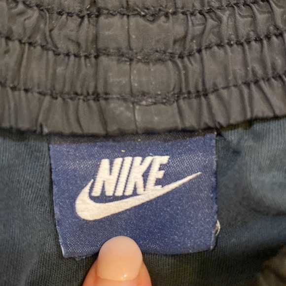 Women’s Nike shorts - Picture 2 of 4